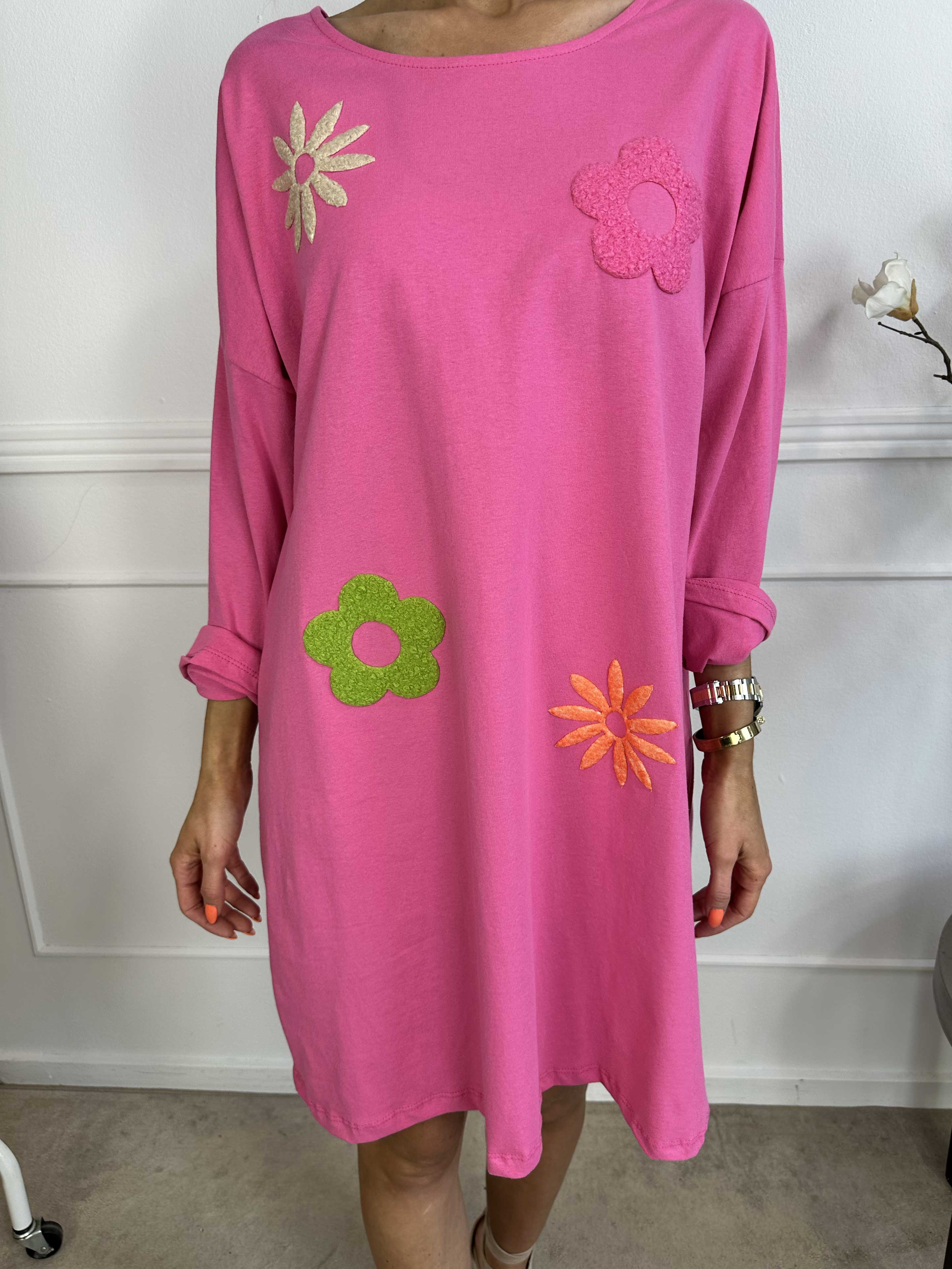 Susanna - Joggingklänning i bomull med färgade blommotiv